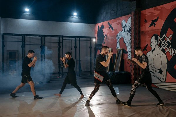 Welche Fitnessübungen sind für Anfänger am besten geeignet?